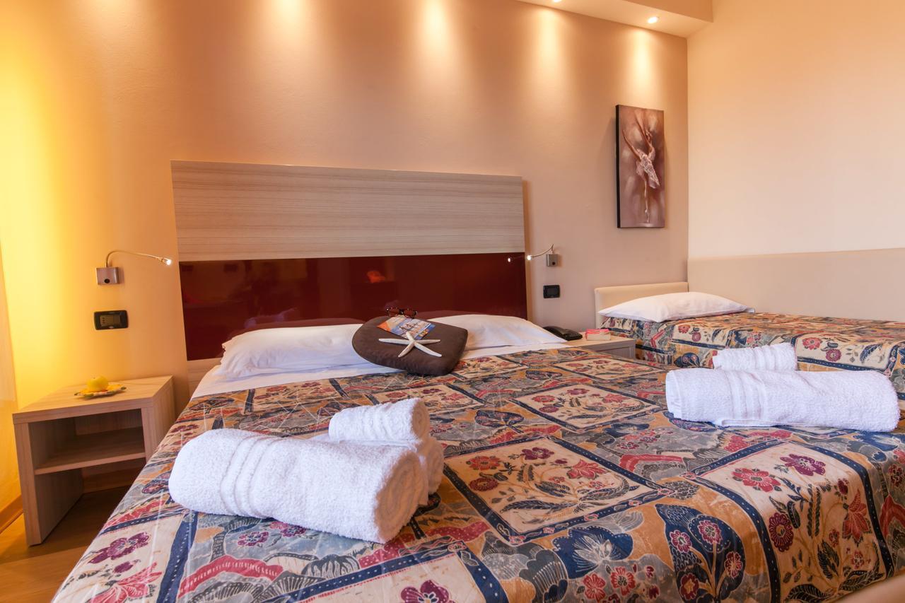 Hotel Krone Lido di Classe Esterno foto
